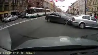 Skoda Octavia Scooter Mercedes C Accident In Russia