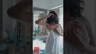 Cewek tatoo sange pamer badan sambil goyang | 