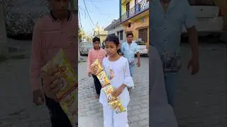 Karishma Ke Piche yah log Kyon Pad Gaye 😱😅 #short #youtubeshorts #funny