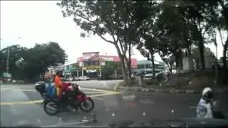 Idiot driver who bang and run away