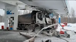 Самосвал с прицепом снес АЗС