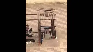 شاهد شاب يتحرش في الطريق العام .. حب في الخرابة ..