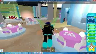 я играю в 🏰 Royale High 🏰