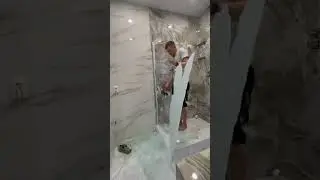 Лопнуло стекло душевой кабины