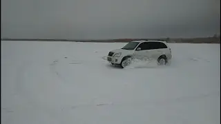 Chery Tiggo по льду водохранилища