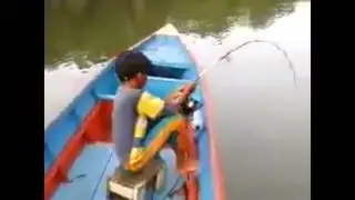 Anak Kecil Mancing Dapat Strike Ikan Kakap Hitam Besar ~Mantap!!!