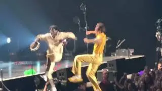 @HarryStyles H and Pauli dancing to Kiwi (Live in Budapest 07.13.2022)