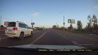 Подрезал и задел у меня зеркало