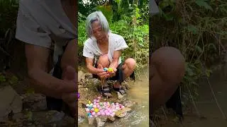 Survival Skills: SIMPLE but VERY USEFUL with Strawberry Candy #survival  #shorts #bushcraft