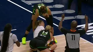 🤕 Rachel Banham Injures Shoulder, Leaves Game | Chicago Sky vs Minnesota Lynx WNBA