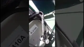 Trabajo de mantenimiento de aires acondicionados por conducto