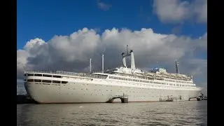 Met de watertaxi naar de ss Rotterdam