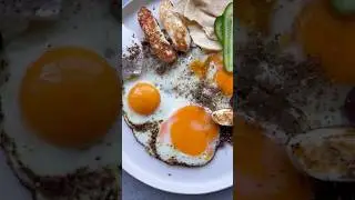 Zataar Eggs with Grilled Halloumi *#breakfast #zataar