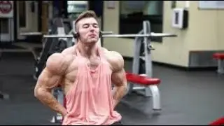 How to build massive shoulders simply and effectively