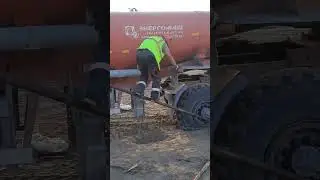 Отворачиваем колёса на Урале. сменщики пи....?