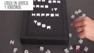 Pizarra perforada para insertar letras LED