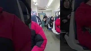 в электричке певичка,она супер😍