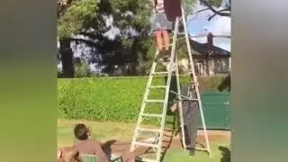 Улётное видео !Дебилы это сила. Красивые попочки.