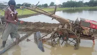 Mesin Traktor Pembajak Sawah ( Pengenalan Alat Pertanian Untuk Anak Anak )