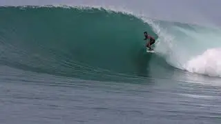 TRIPLE BARREL ON ONE WAVE!!! I met some French guys on uncrowded right!