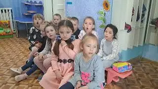 Діти співають в укритті