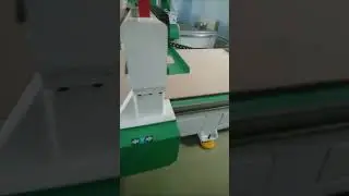 фрезерный станок с ЧПУ с линейной сменой инструмента.