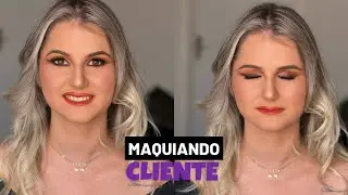 Maquiando cliente | Milena Bottega