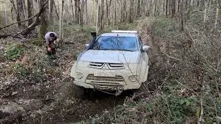 Большой камень в подъеме и нехватка дорожного просвета