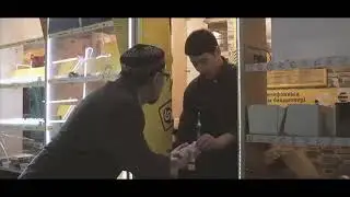 Отец ждущий звонка детей.