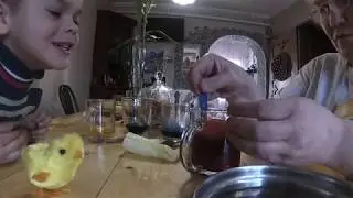 Дождались...! Скоро ПАСХА!  Как мы красим яйца!  Оля испекла 70 куличей!