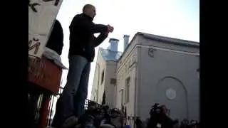 Сергей Удальцов на телефонной будке 10.03.12 возле Арбата