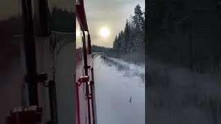 Поезд едет зимой 😍 