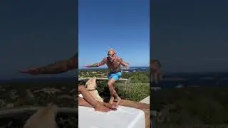 Джанлука Вакки танцует под "Байдың қызын аламын"