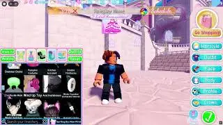Showing my Royale High inventory! 🎃