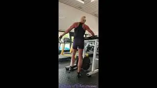HoT 🔥 Muscle Momma - Working my glutes hard!!!