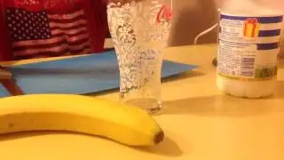 Банана молочный напиток.   Banana milk drink