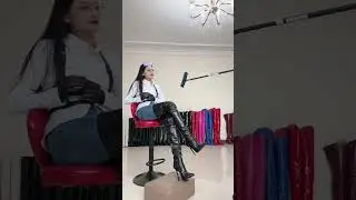 Queen 执老师 show many  beautiful leather boots live
