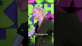 Пьяная Волочкова рассказала, что ей завидует Сергей Лазарев. Наверное этому костюму цвета 💩 💩