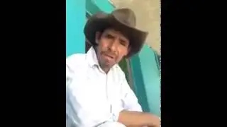 Hombre se pelea con el mismo y se insulta asi mismo ajajaja (muy gracioso)