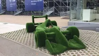Макар на машине