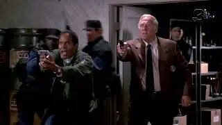 Çıplak Silah 2½ // Naked Gun 2½ Biri - - yüzbaşıya yardım etsin :)