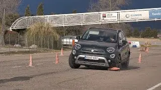 FIAT 500X 2019 - Maniobra de esquiva (moose test) y eslalon | km77.com