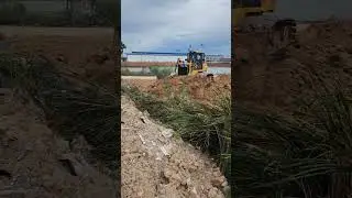 Good Working Strong Pushing bulldozer 