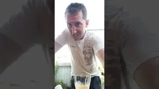 Хотел выпить сырое яйцо.