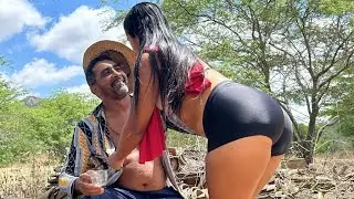 MARIANA LEVA O CAFÉ PRA ALFREDO E DEPOIS  DA UMA BRINCADINHA E  ELE FICAR QUERENDO MAS