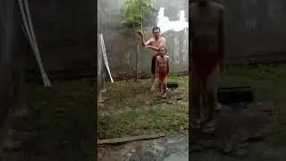 bapak sm ank asik bgt mandi hujan nya