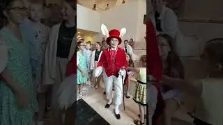 это классно:оказаться в мире прекрасного