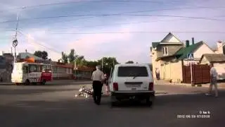 Не пропустил мотоциклиста по главной .