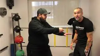 HOW To Defend AGAINST  a MUGGER  in a STREET FIGHT
