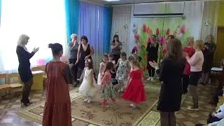 Танец с мамами к 8 марта